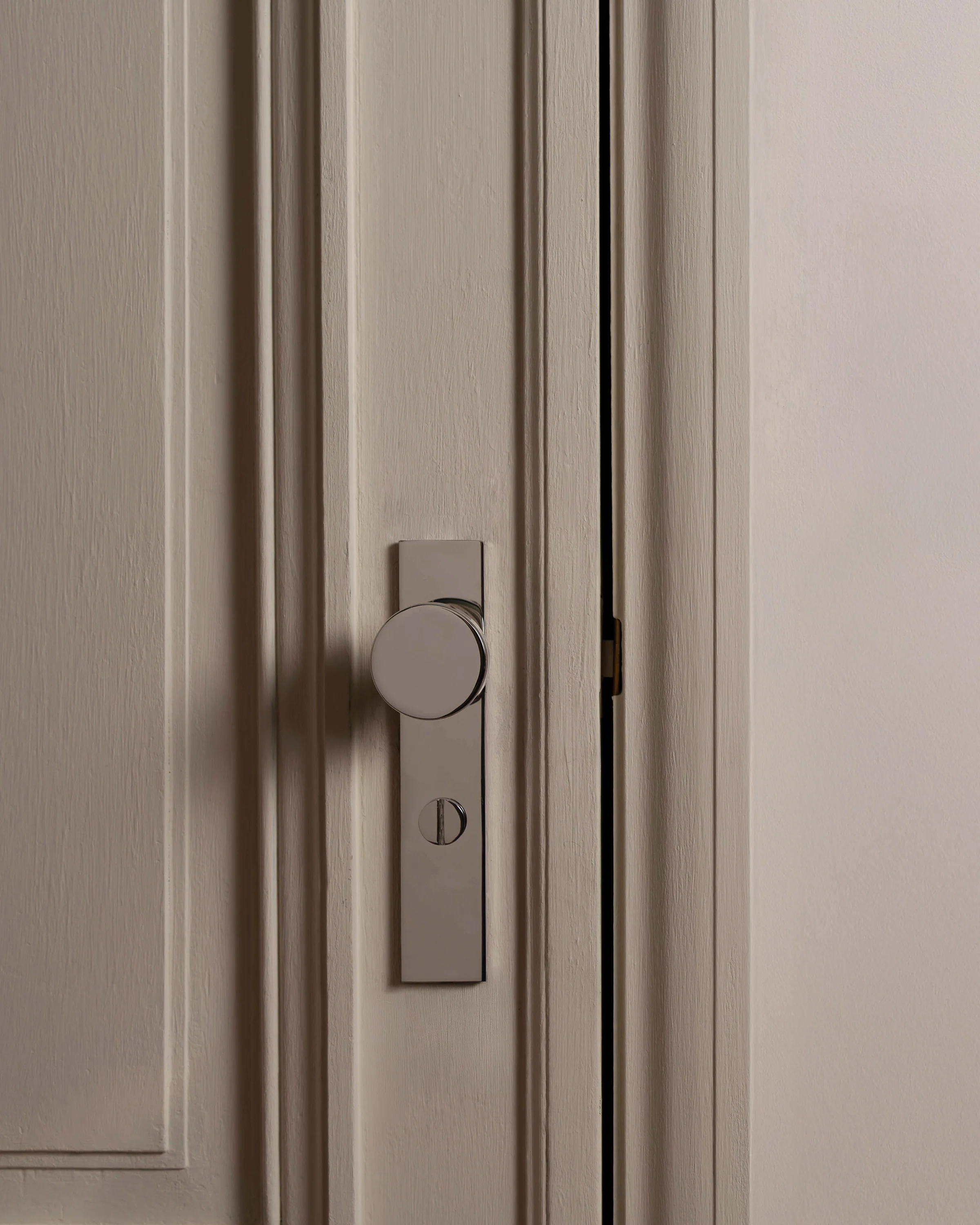 Onslow Long Plate Sprung Door Knob & Thumbturn - Polished Nickel - Image 3