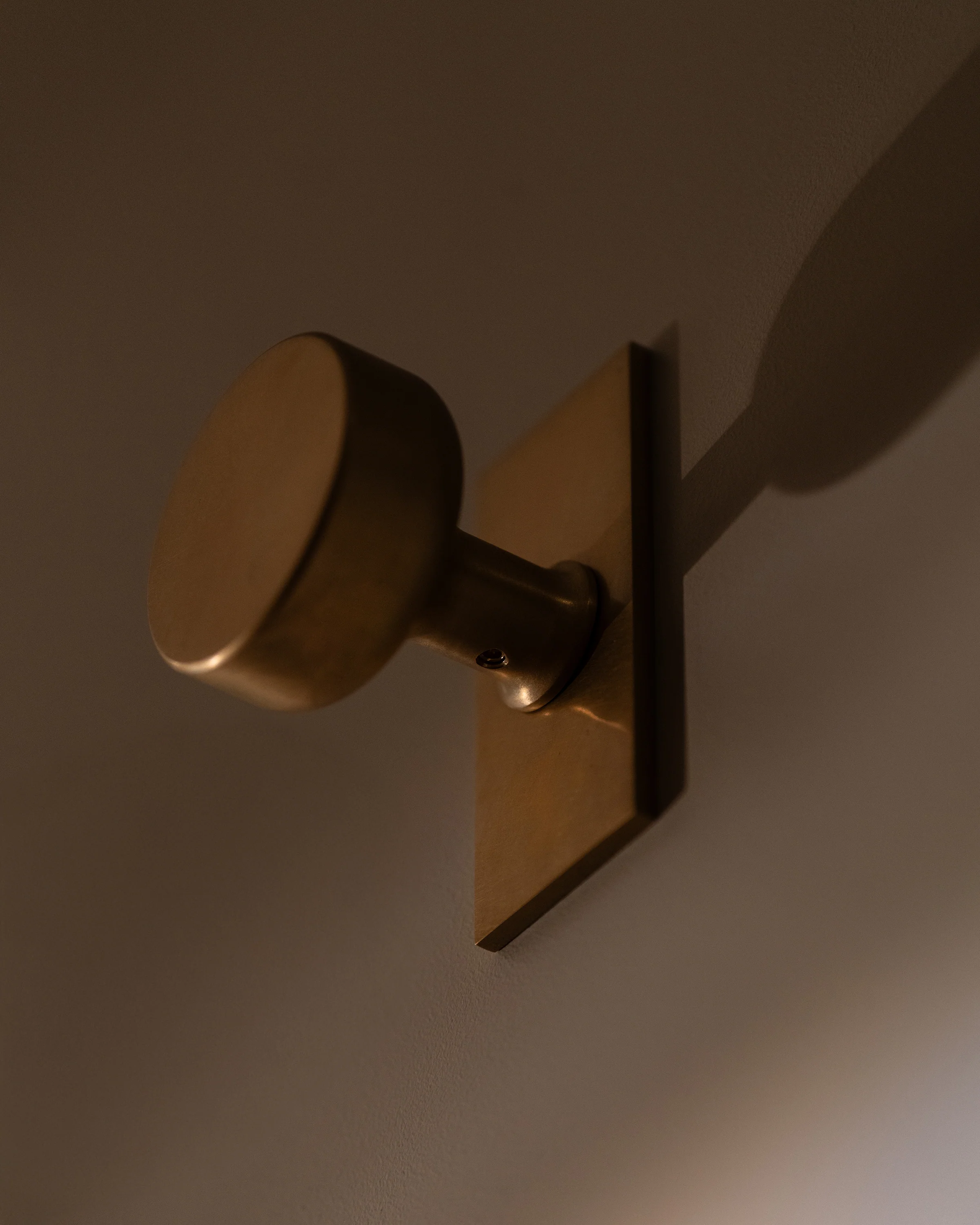 Onslow Short Plate Sprung Door Knob - Antique Brass - Image 5