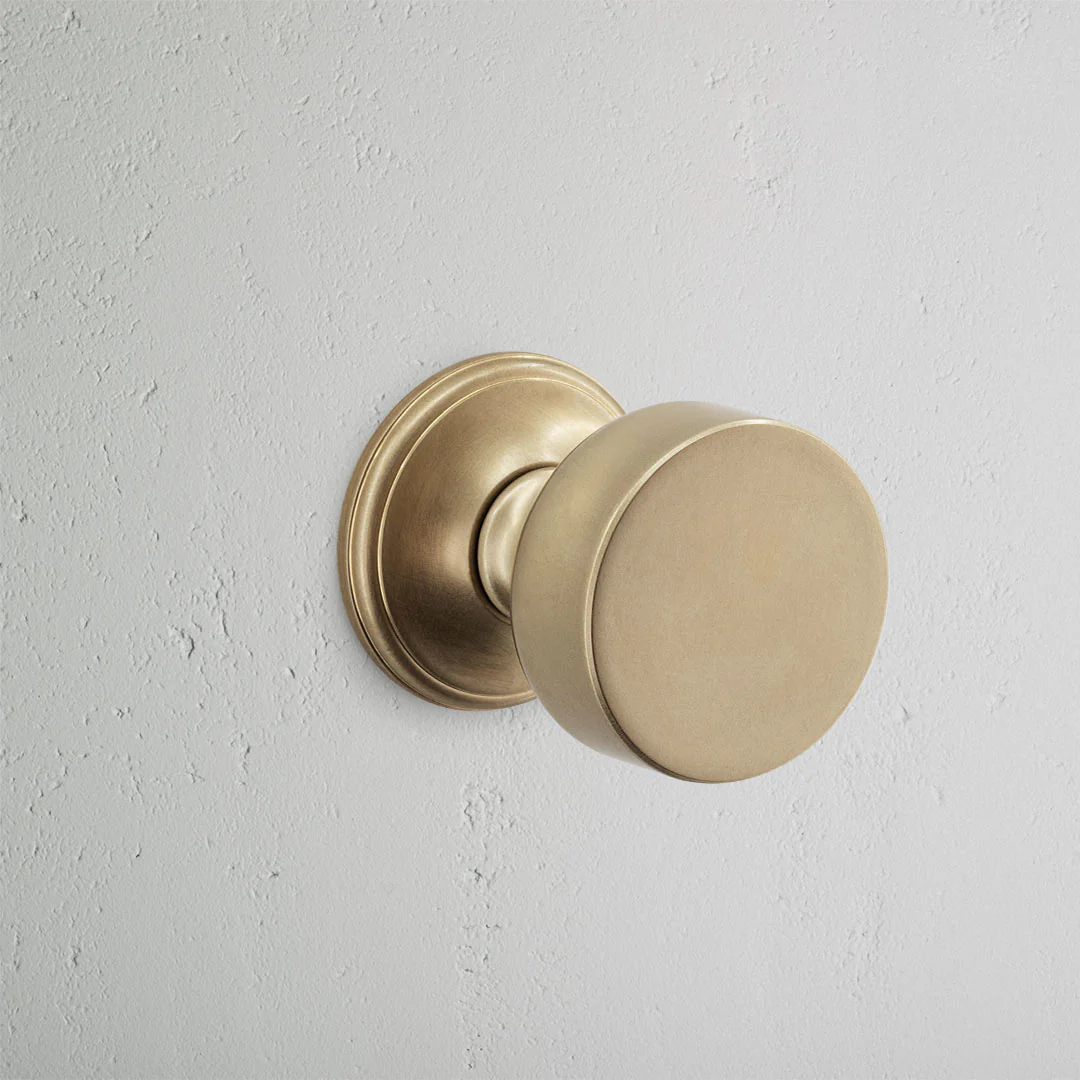 Onslow Unsprung Door Knob - Antique Brass