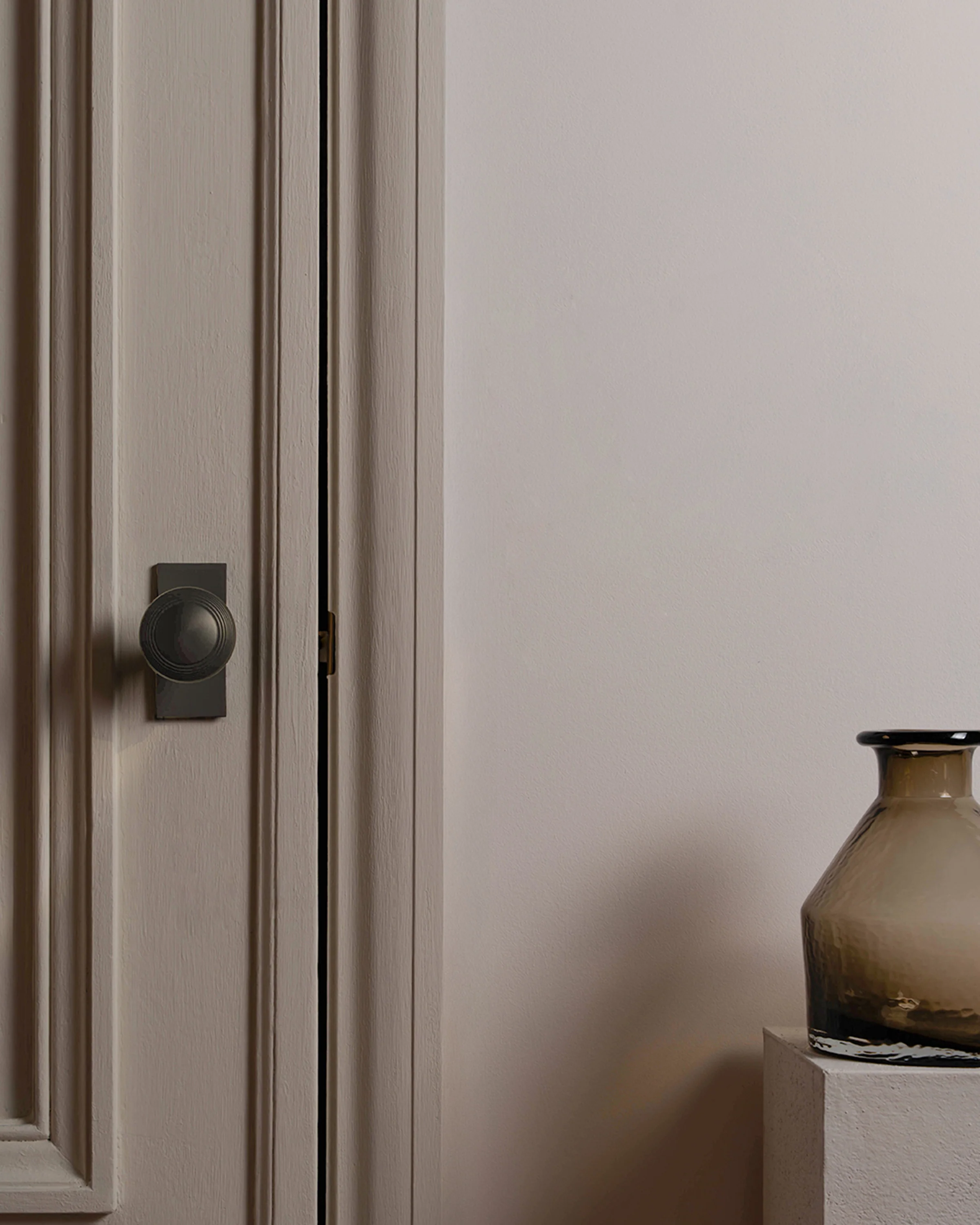 Poplar Short Plate Fixed Door Knob - Bronze - Image 3