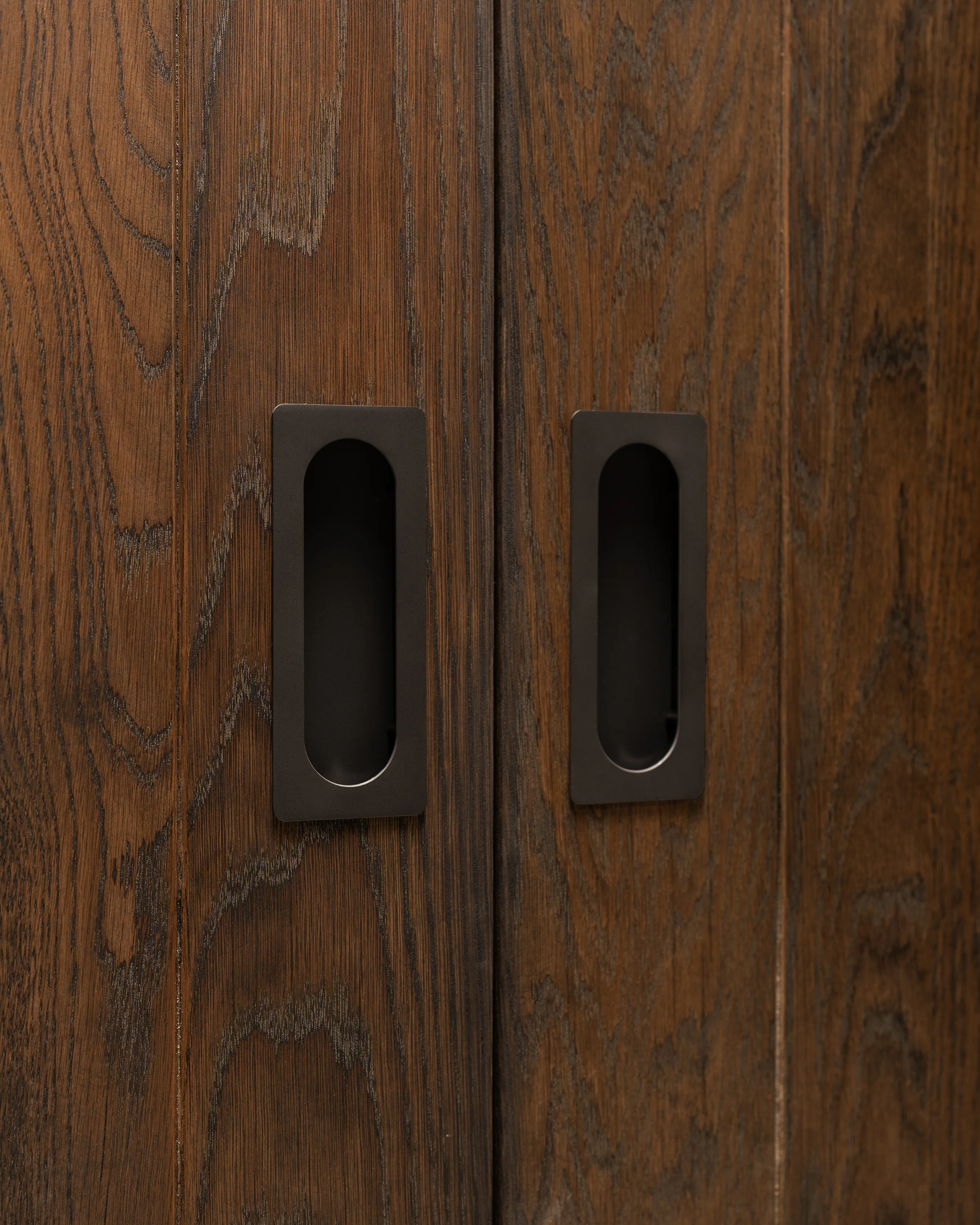 Regent Recessed Medium Pull - Bronze - Image 4