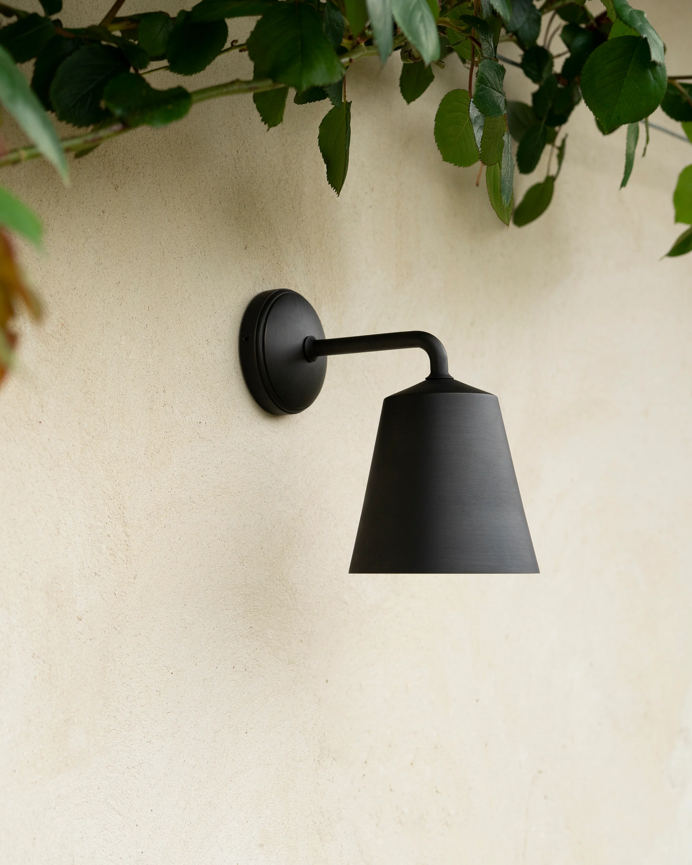 Richmond Medium Wall Light - Bronze - Image 5