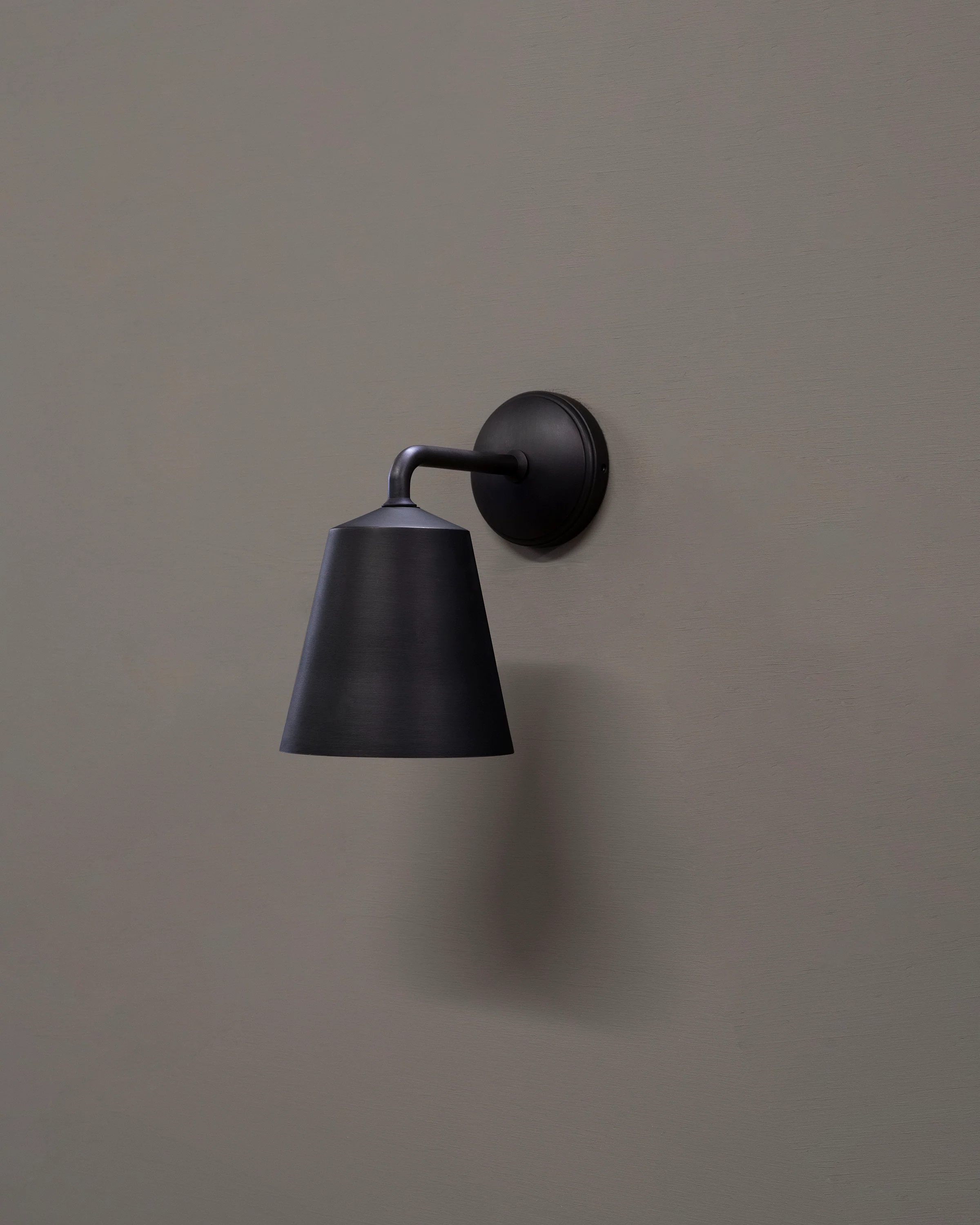 Richmond Medium Wall Light - Bronze - Image 7