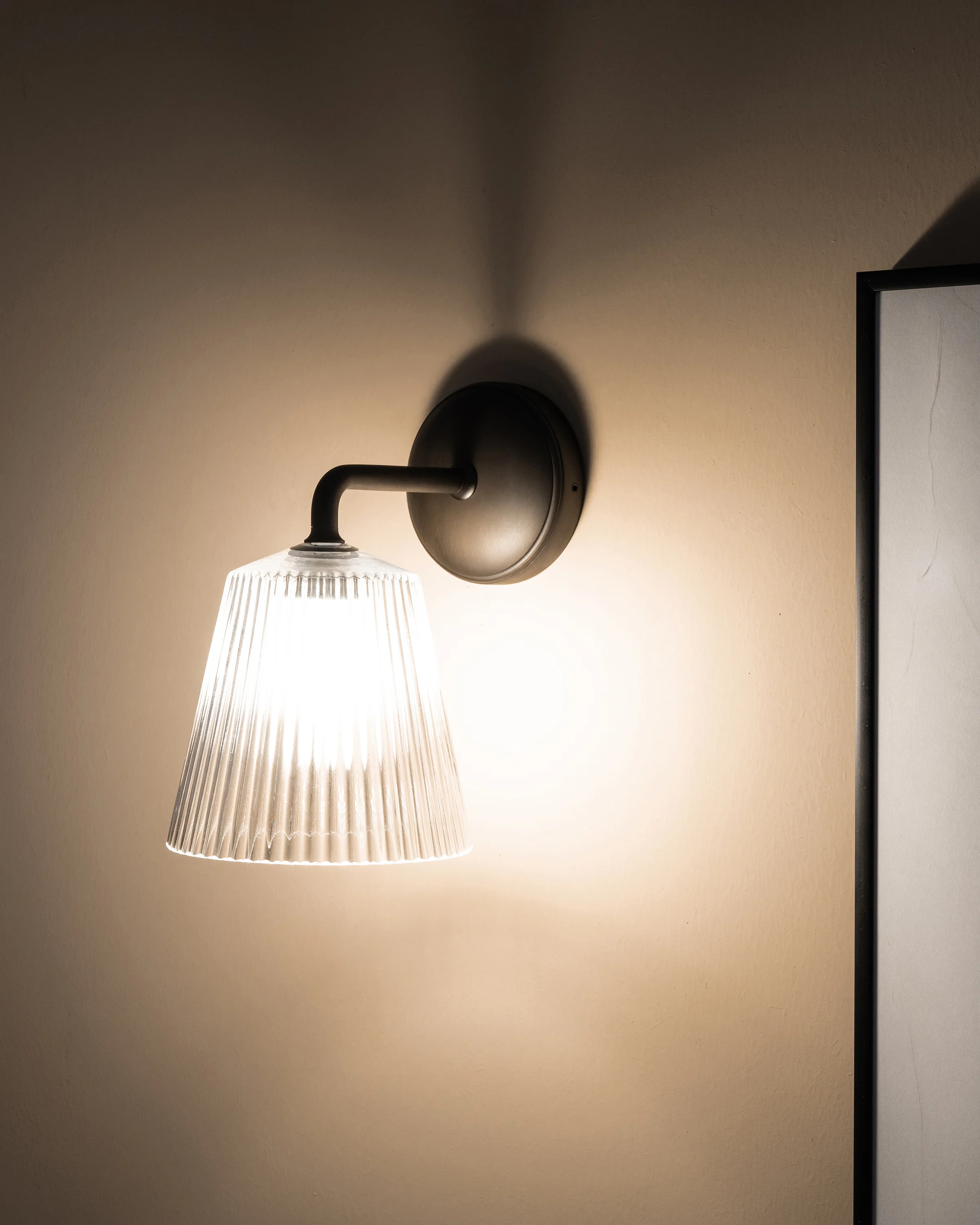 Richmond Small Wall Light Fluted Glass - Bronze - Image 3