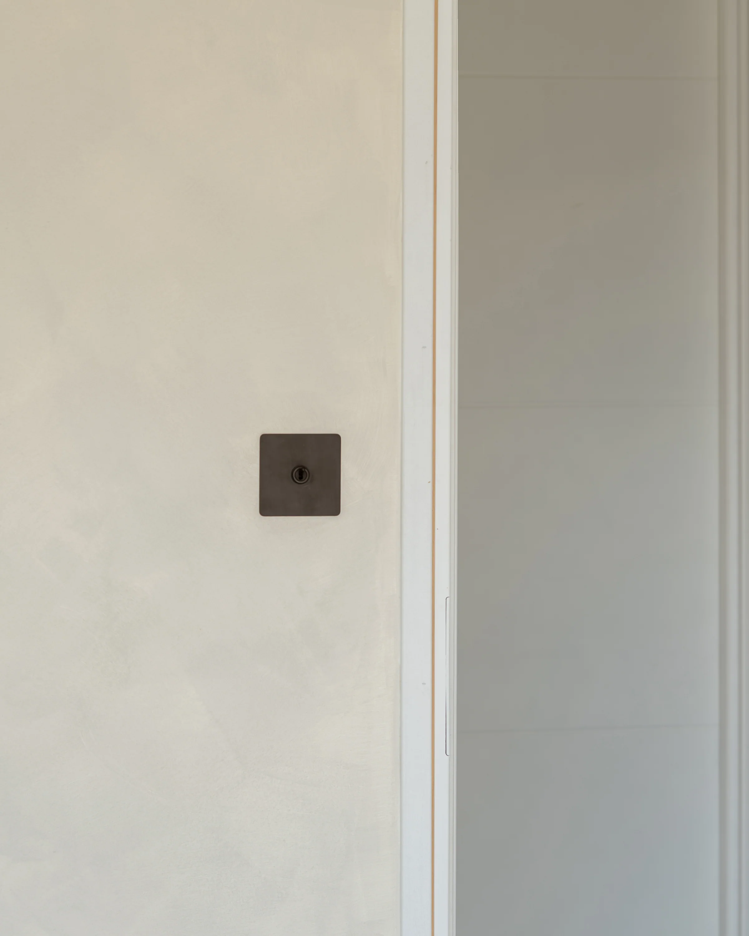 Kew Single Toggle Switch - Bronze - Image 5