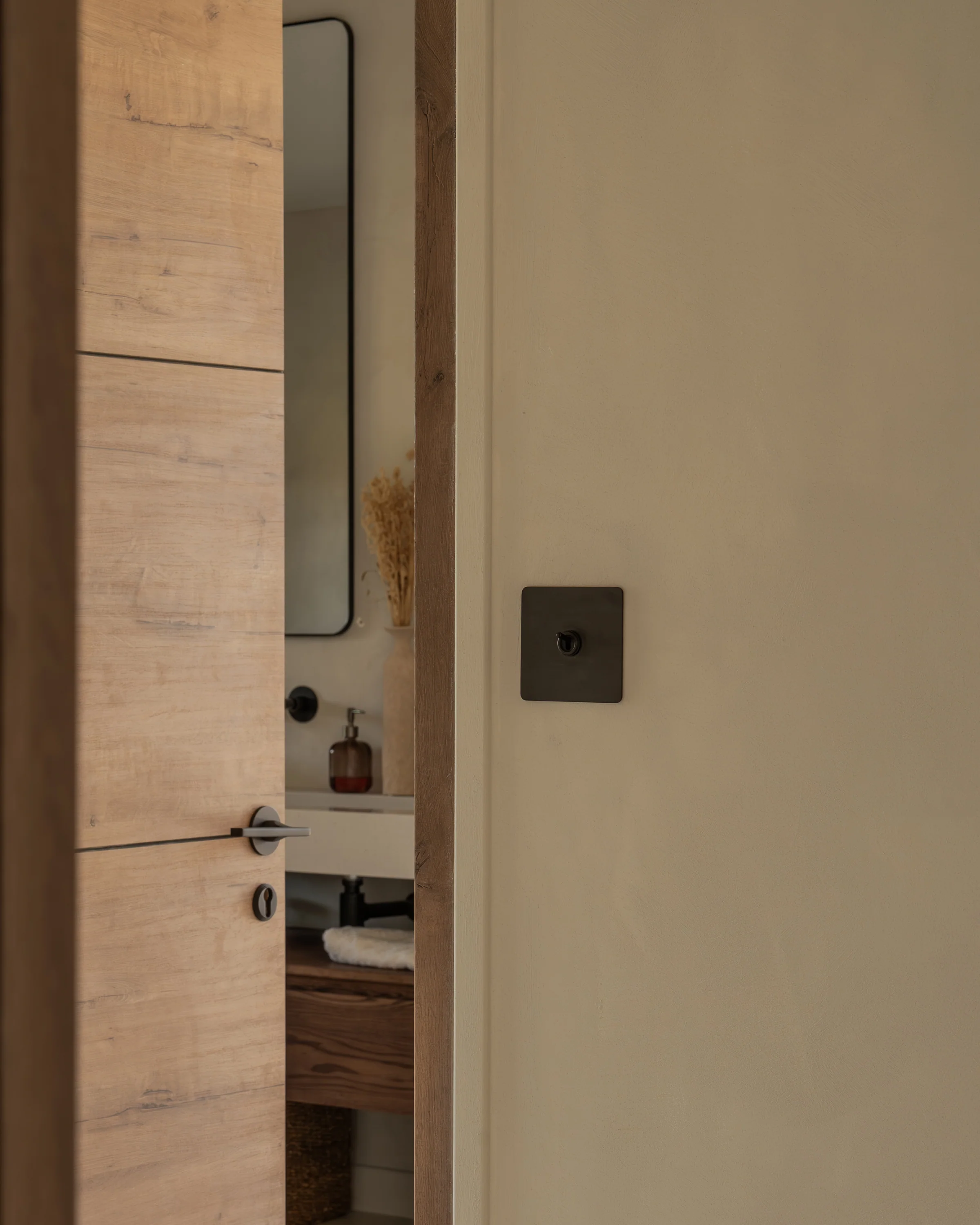 Kew Single Toggle Switch - Bronze - Image 7