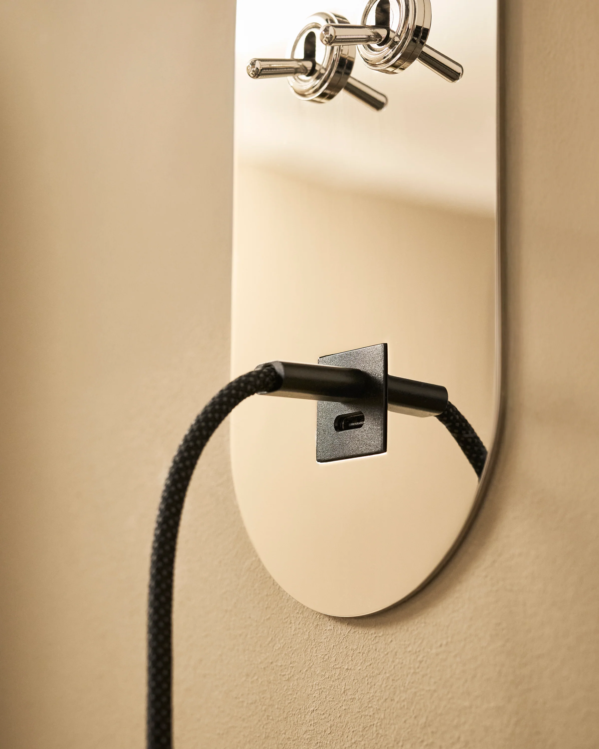 Sloane 2G Toggle Switch & USB-C Reading Light - Polished Nickel - Image 5