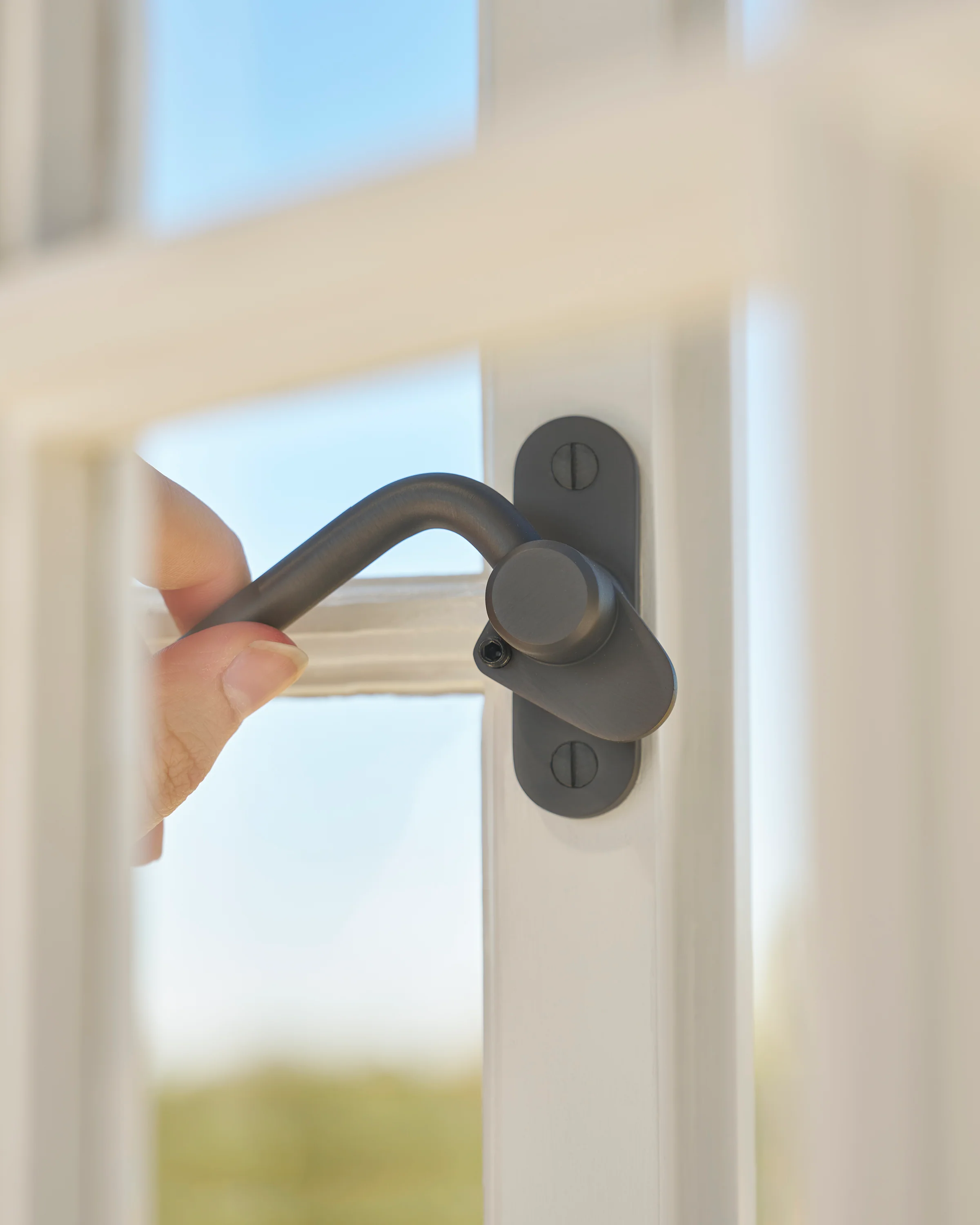 Southbank Lockable Casement Window Handle With Hook Left - Bronze - Image 4