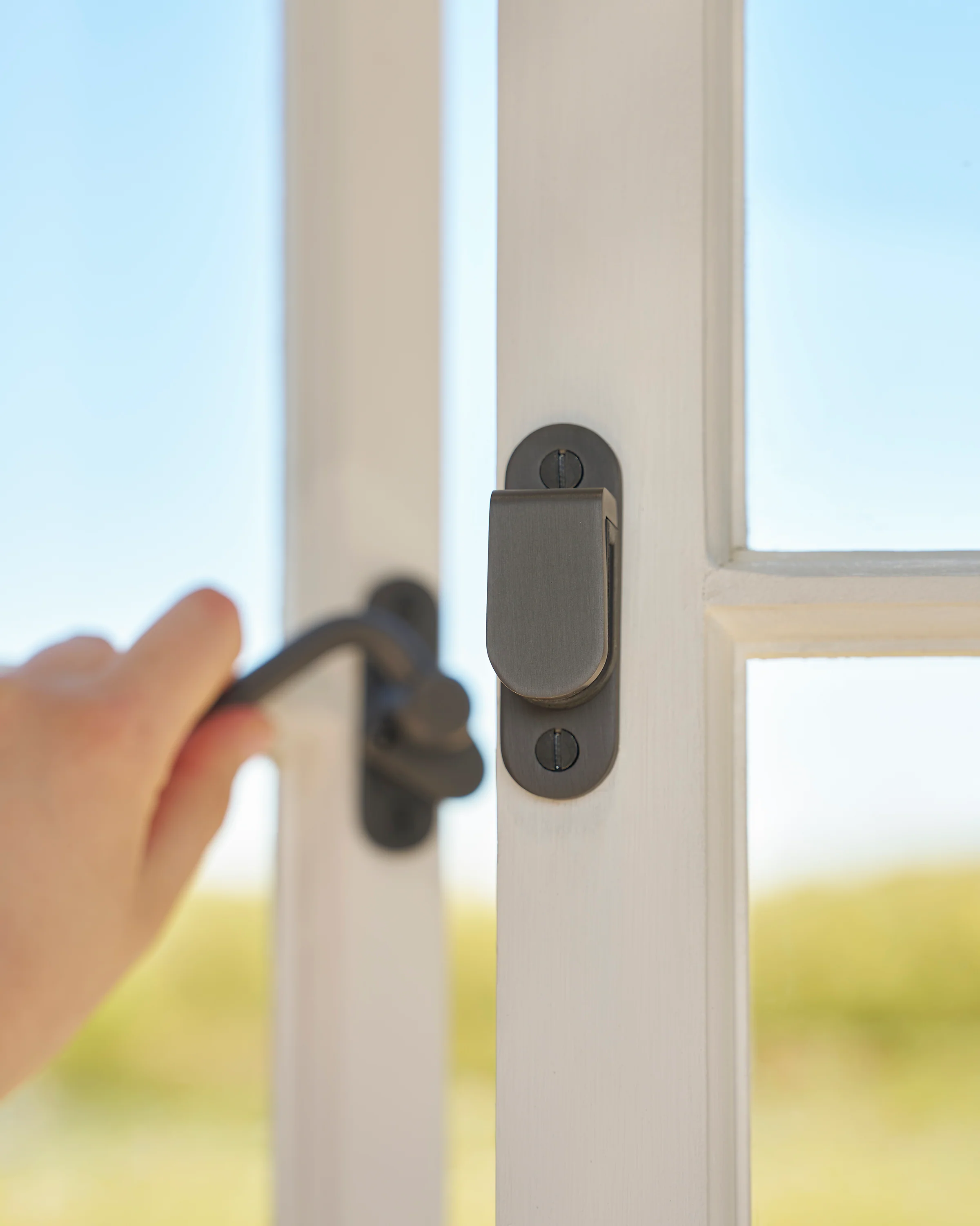 Southbank Lockable Casement Window Handle With Hook Left - Bronze - Image 5