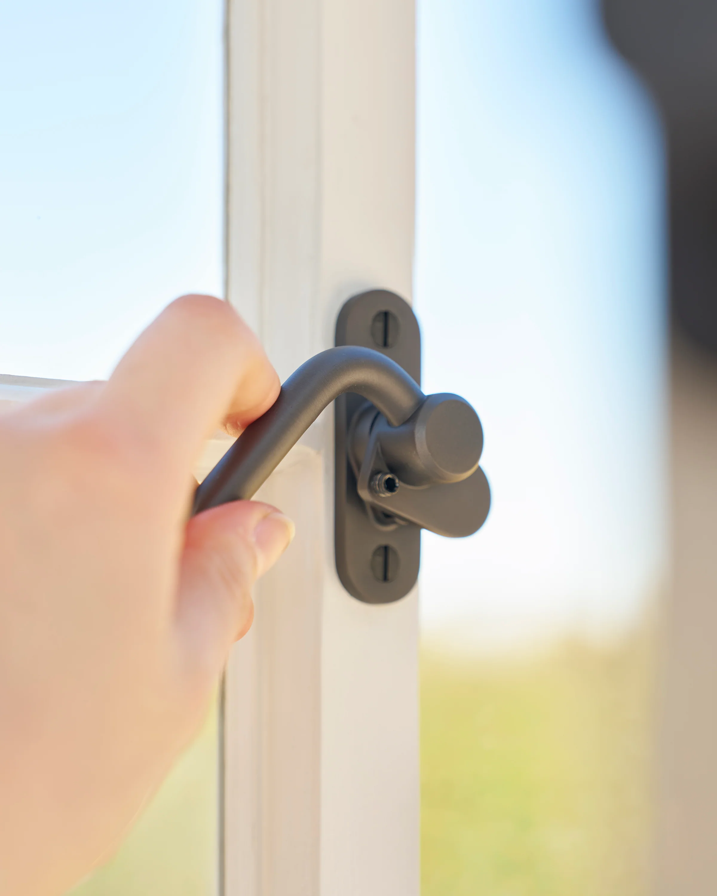 Southbank Lockable Casement Window Handle With Hook Left - Bronze - Image 6