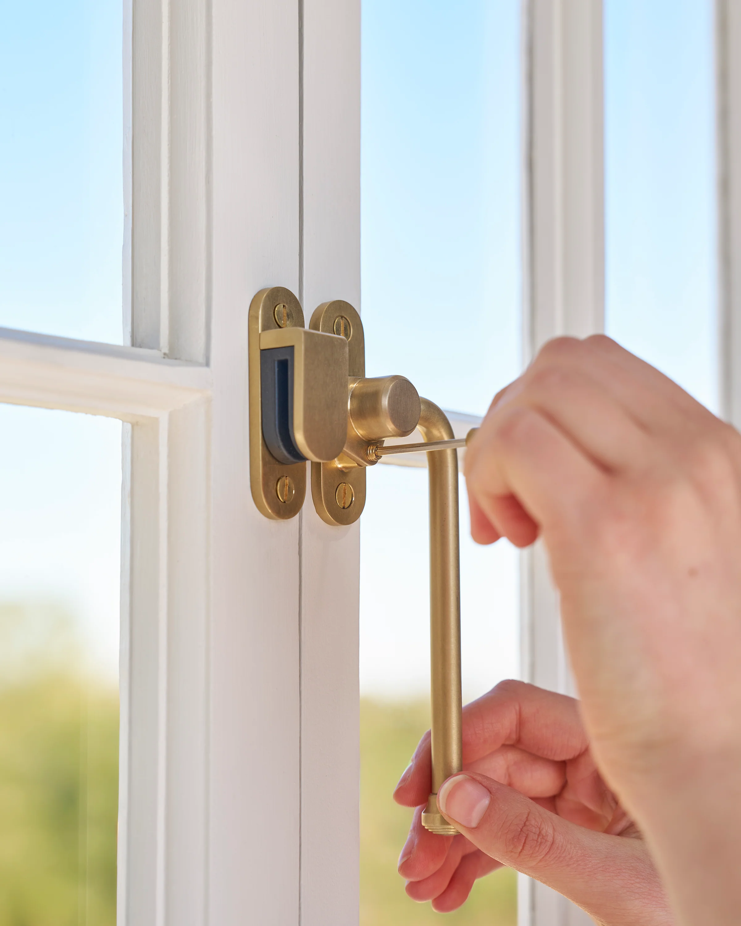 Southbank Lockable Casement Window Handle With Hook Right - Antique Brass - Image 6