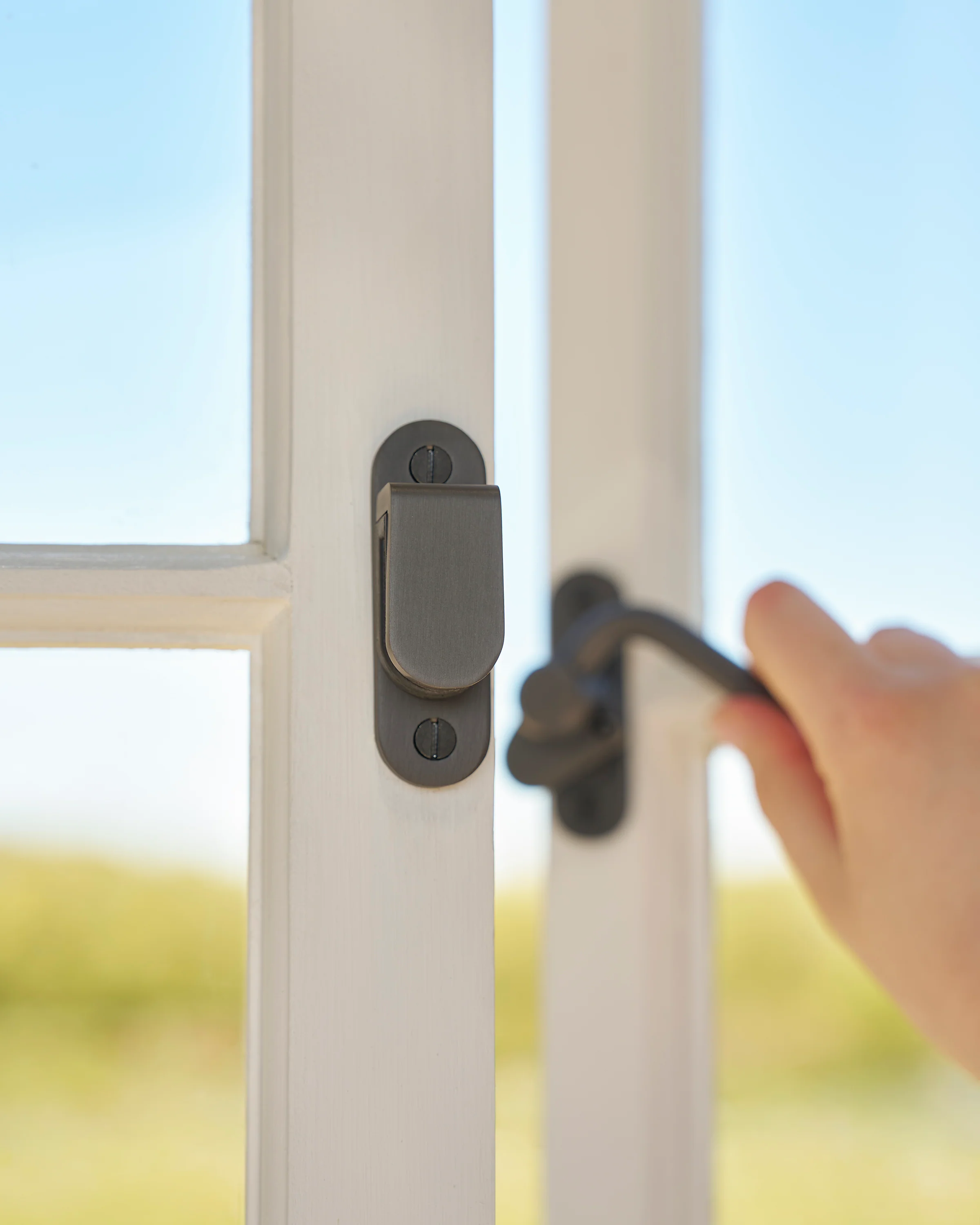 Southbank Lockable Casement Window Handle With Hook Right - Bronze - Image 5