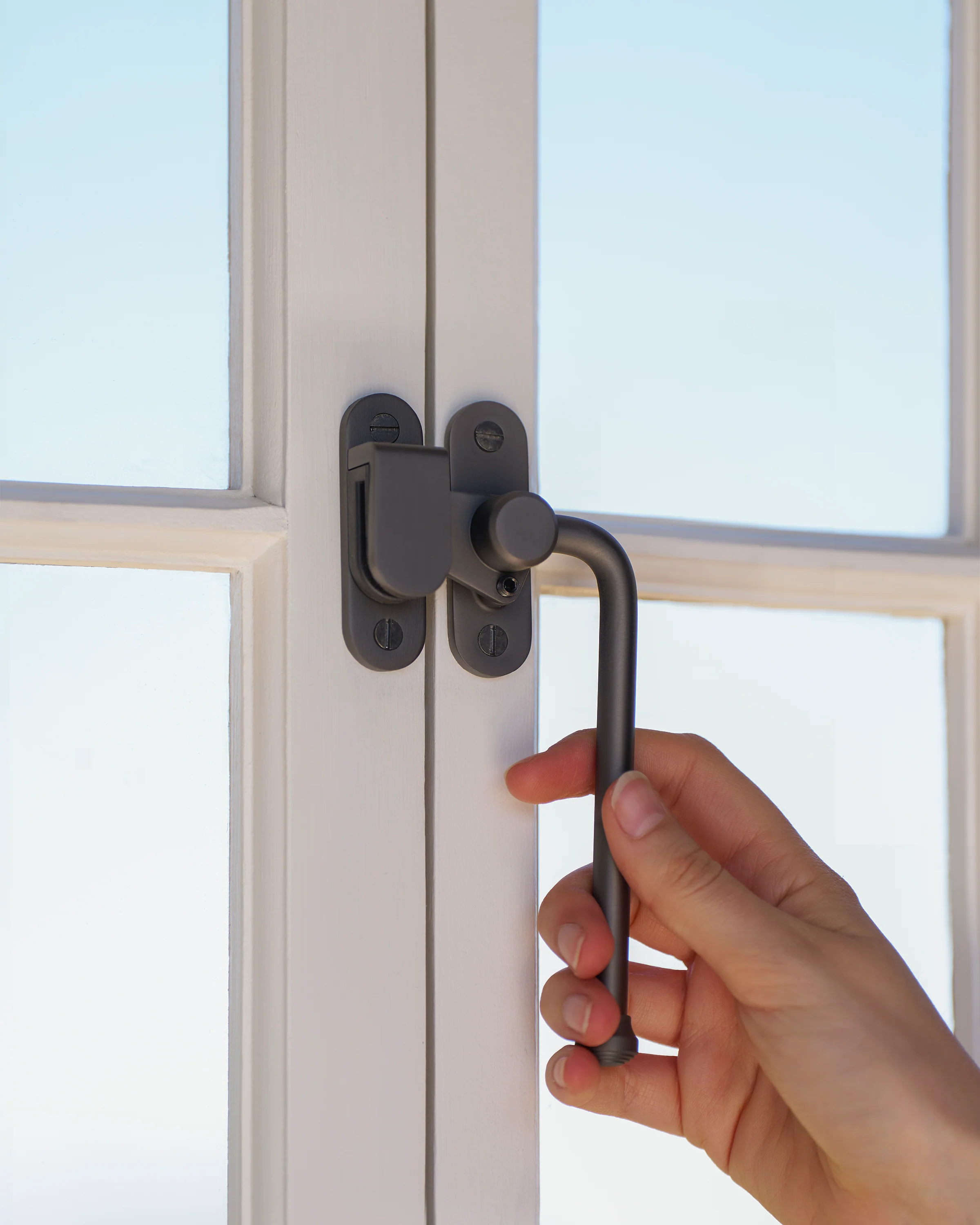 Southbank Lockable Casement Window Handle With Hook Right - Bronze - Image 9