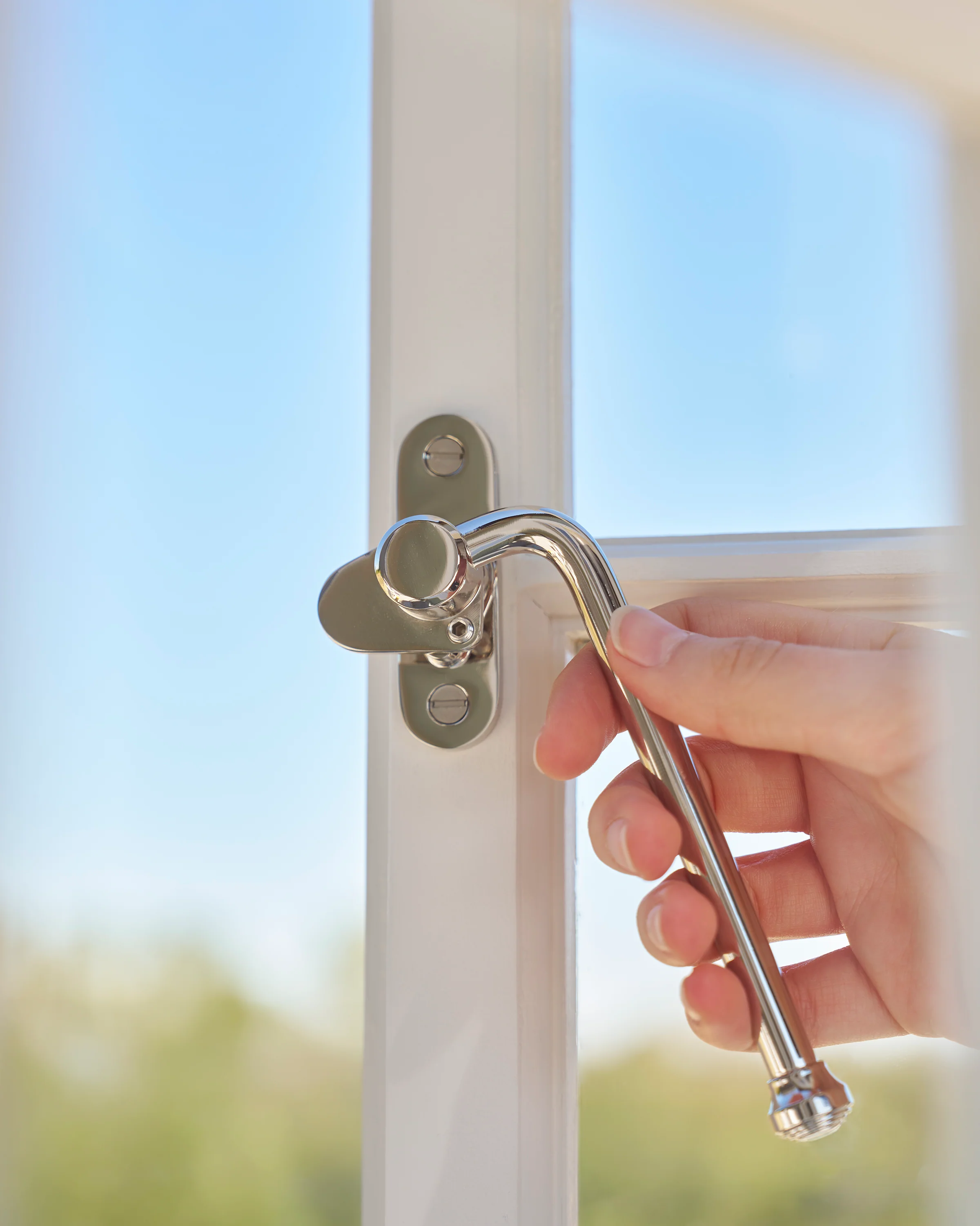Southbank Lockable Casement Window Handle With Hook Right - Polished Nickel - Image 4