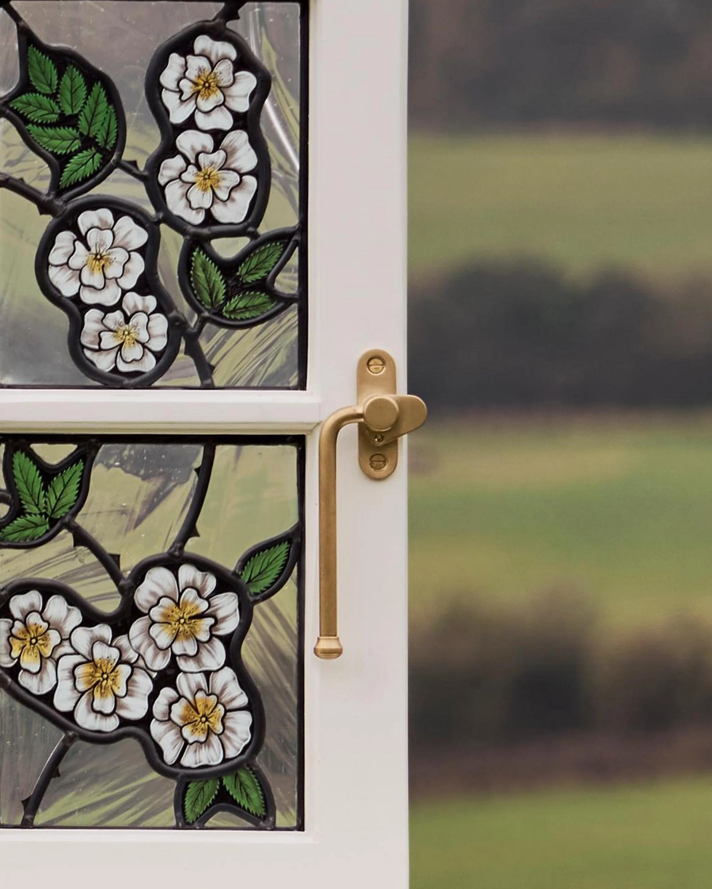 Southbank Lockable Casement Window Handle With Plate Left - Antique Brass - Image 4