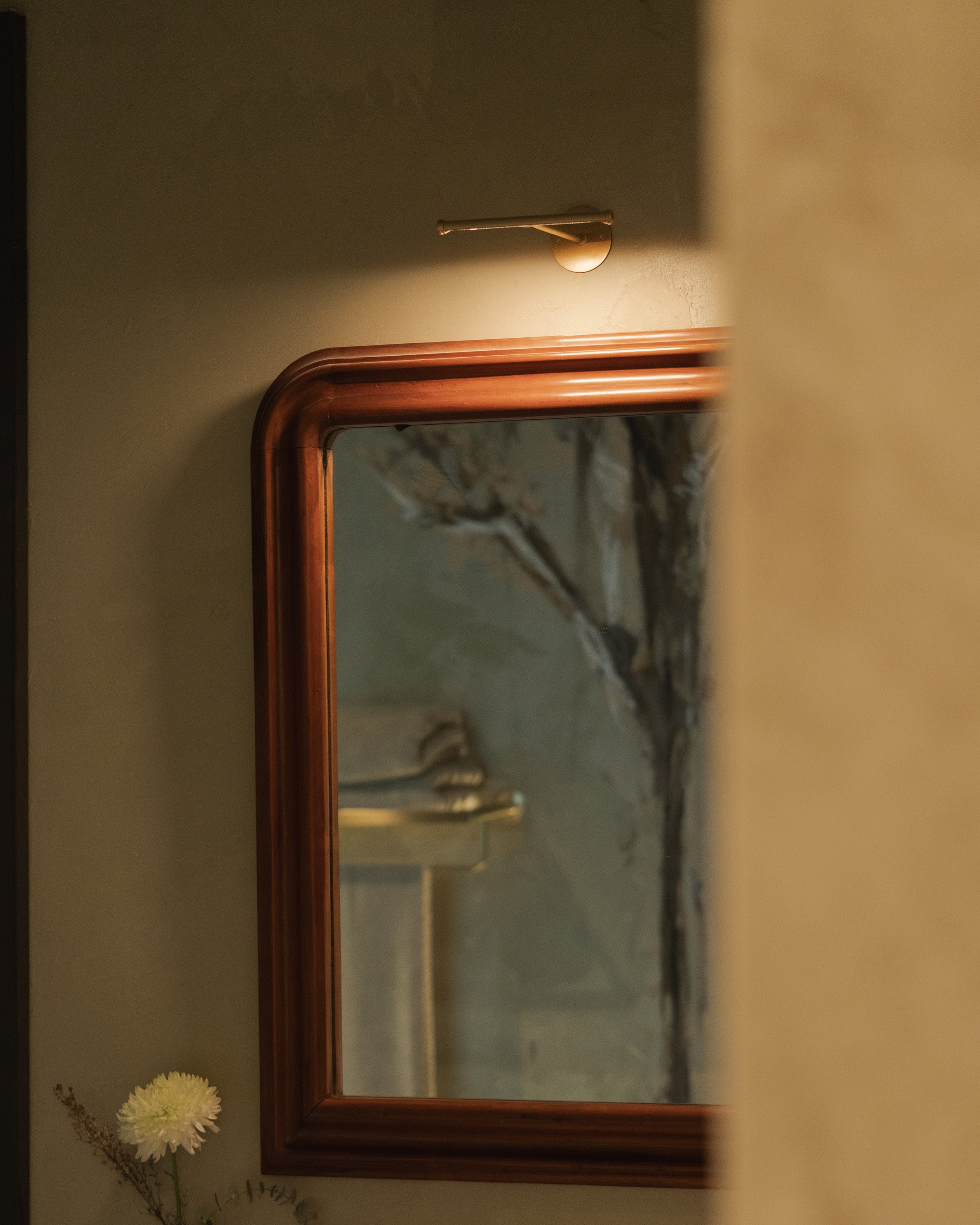 Taylor Extra Small Picture Light – Antique Brass - Image 4